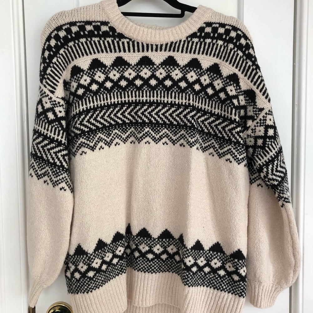 Cozy black and white pattern sweater